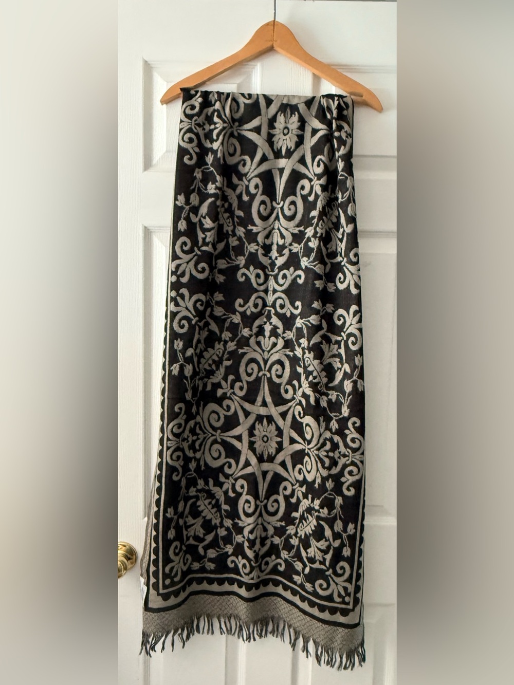 The Metropolitan Museum of Art Wool Floral Fringe Rectangle Scarf/ Home Textile